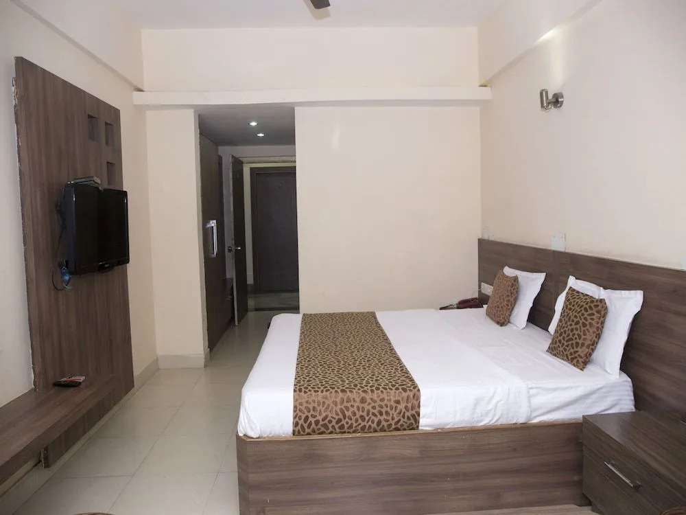 OYO 8109 Hotel Basera