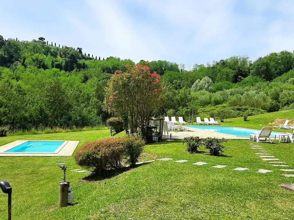 2 bedrooms appartement with shared pool furnished garden and wifi at Montecarlo