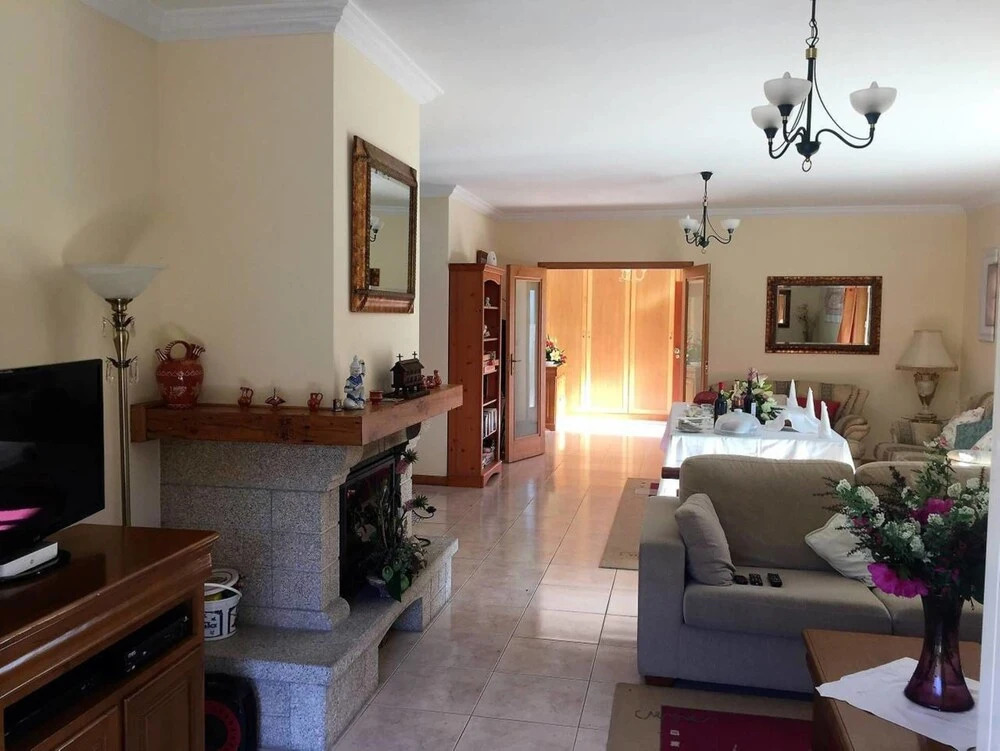 Beautiful detached villa with private pool, Fibre Wi-fi, garden, games room & BBQ