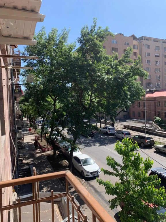 Apartment in center of Yerevan, Saryan street, 1 line
