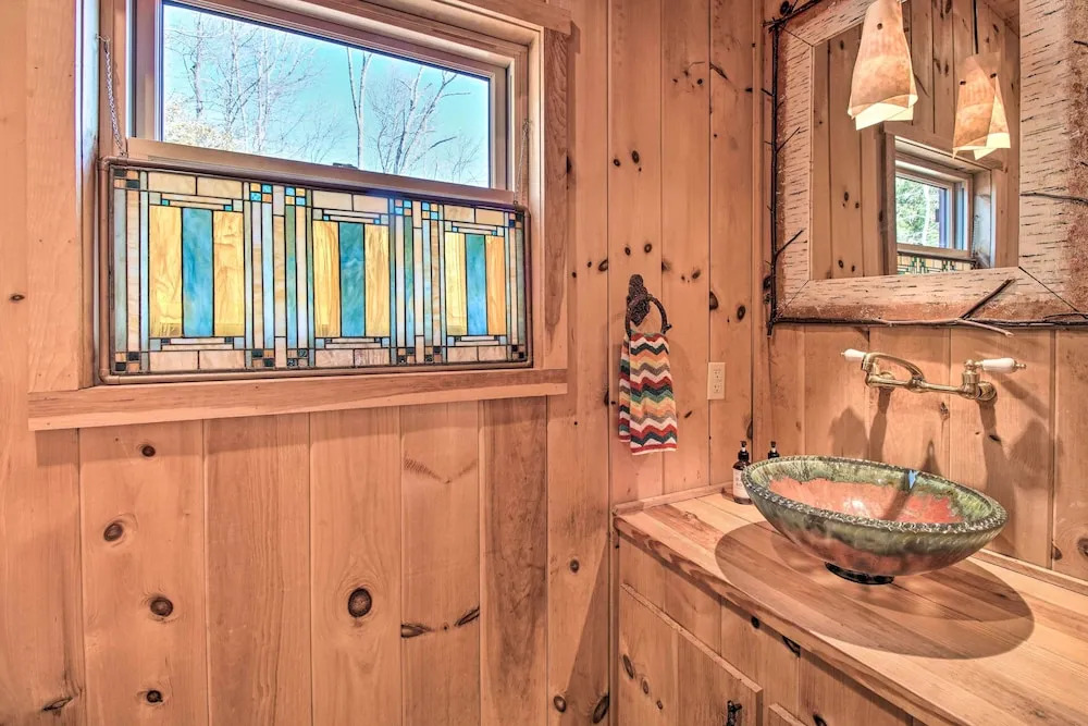 Cabin w/ Decks & Fire Pit Near Lost River