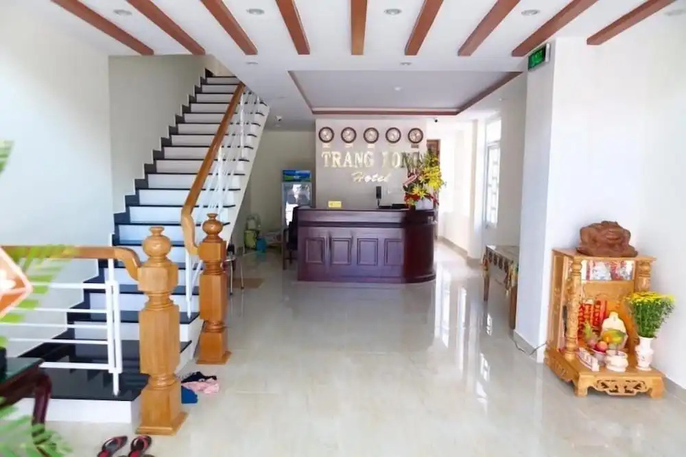 OYO 587 Trang Long