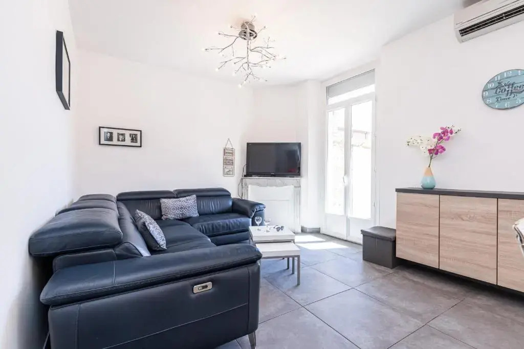 2 Bdrs Downtown & AC - 3 minutes to the Palais