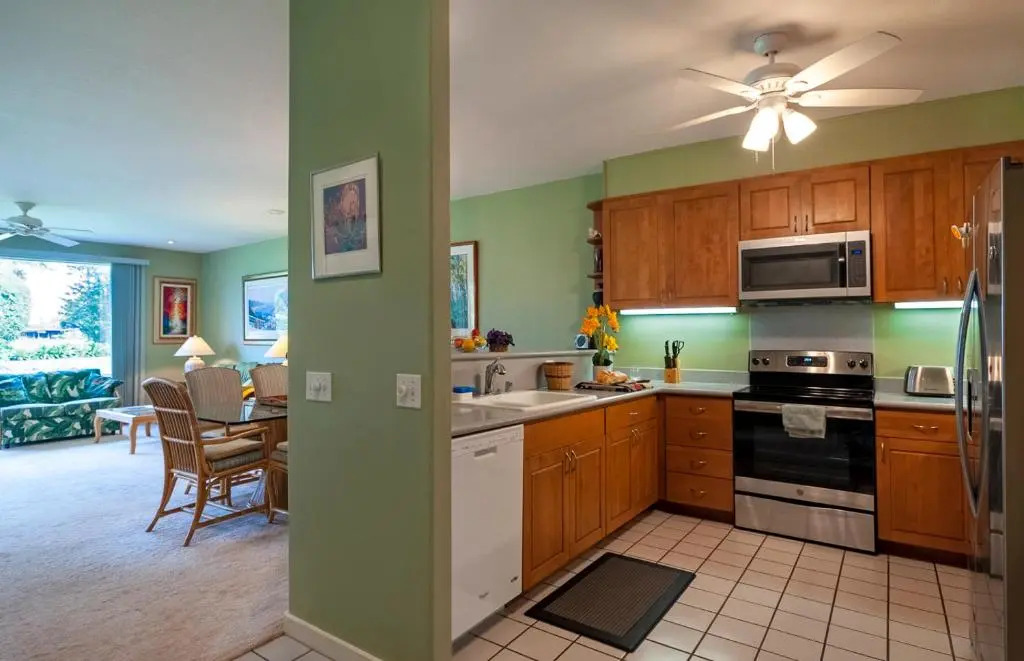 Emmalani 411 - AC, spacious, golf course view, close to beach!