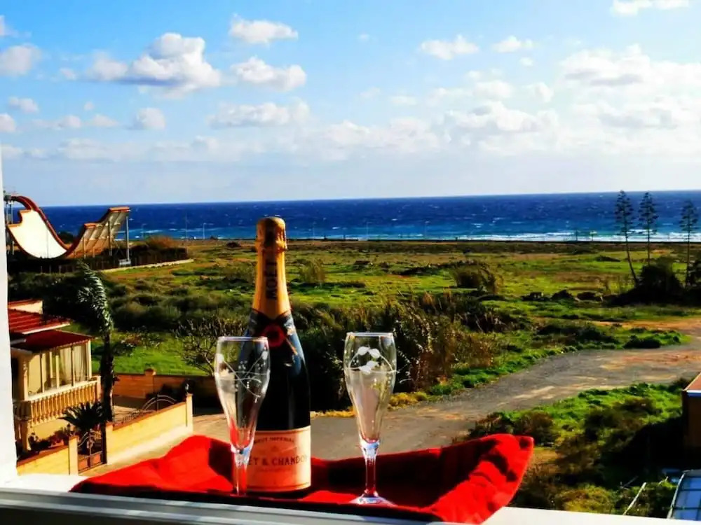 Nissi Avenue Suites