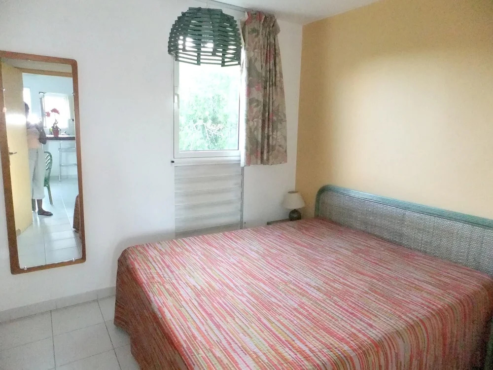 Apartment With one Bedroom in Sainte-anne, With Shared Pool, Enclosed Garden and Wifi