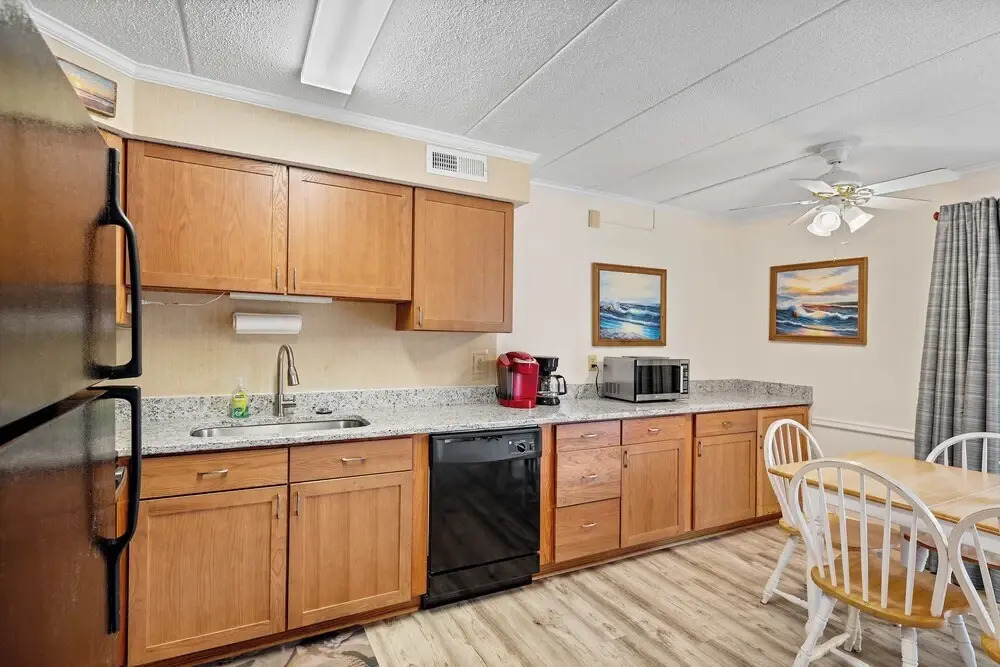 Salty Sands 4 208 2BR Ocean-block Condo, Balcony, Beach Gear & Parking