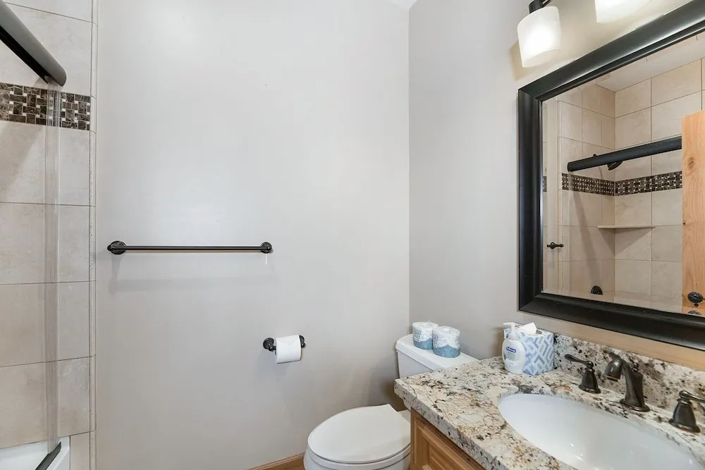 Big Bear Lodge W/ Sauna, Hot Tub, Decks & 4 Fireplaces 6 Bedroom Home