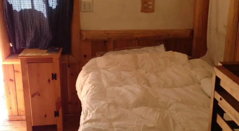 Cabins4Less - Sleeps 1 Only