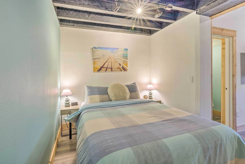 Long Beach Studio in Downtown - Walk to Ocean!