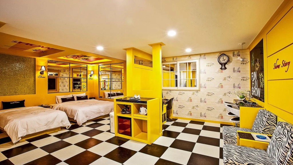Show Hotel