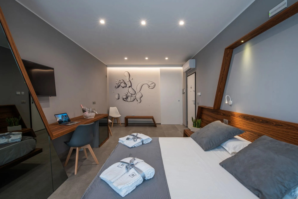 B&B Rakel Home
