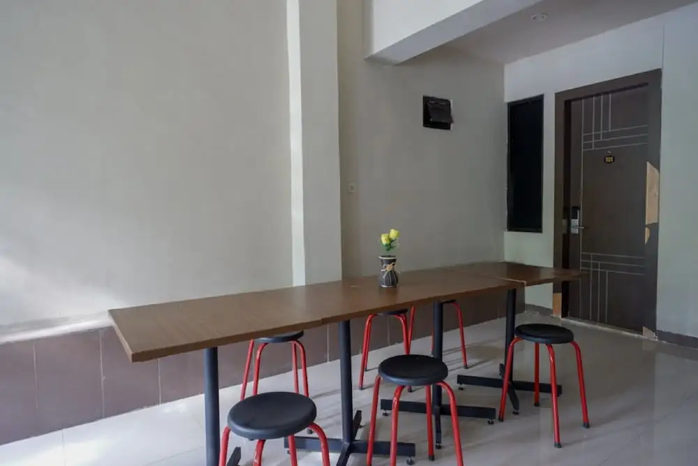 RedDoorz Plus @ Cameloan Hotel Palu