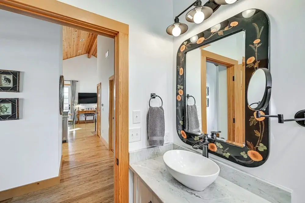 Walk to Dtwn Syracuse: Private Lake-view Home
