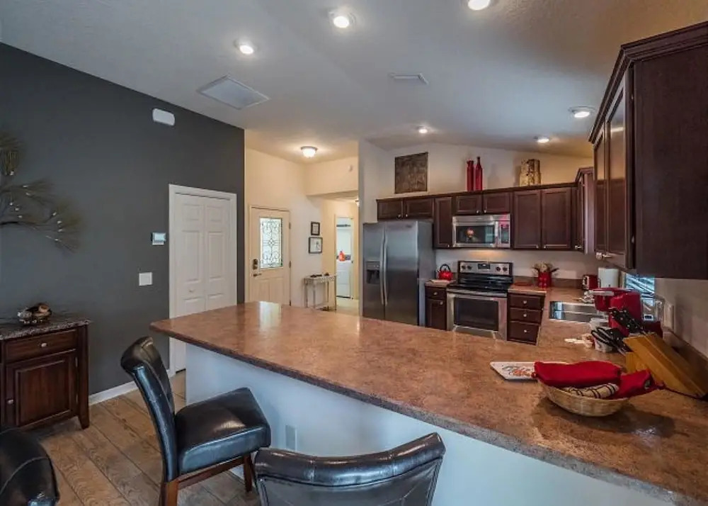 Vestridge Ave 3490 by White Pelican VR
