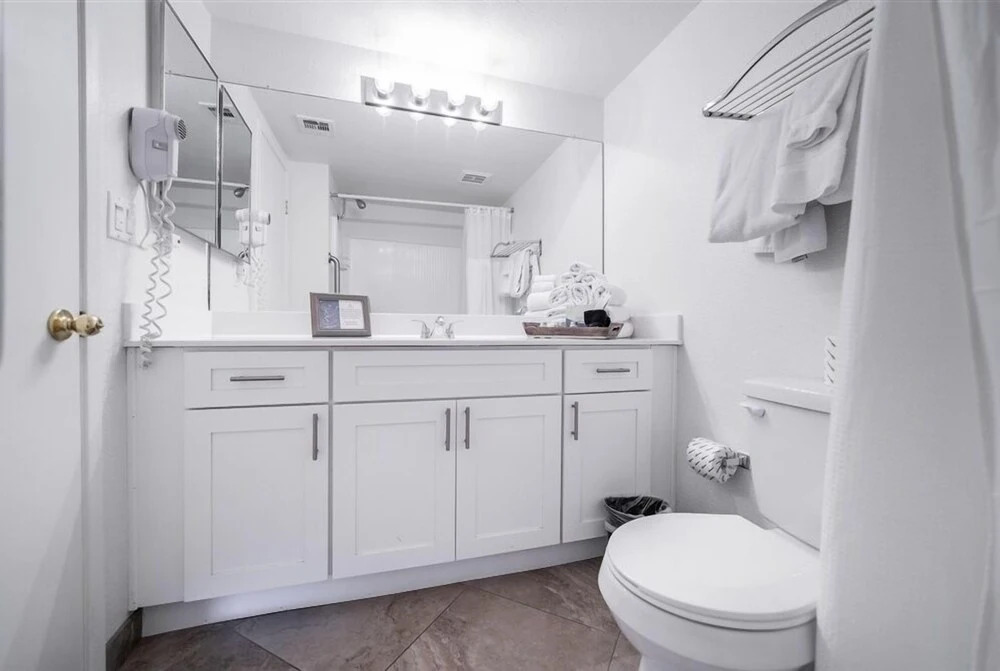 203 Fully Furnished with WiFi by RedAwning