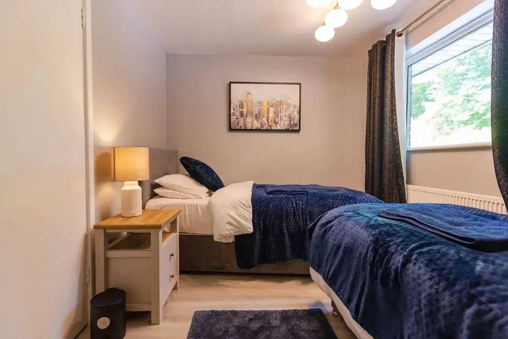House - Sleeps 8 - Parking - Garden