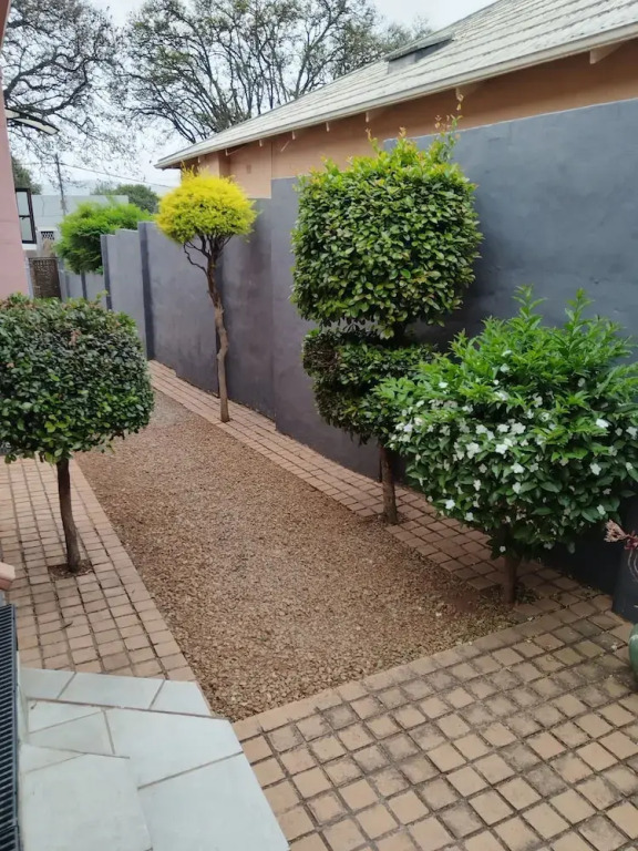 Charming Studio Oasis Close to Life Bedford Gardens Hospital