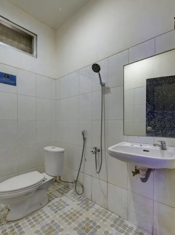 Zaara Guest House Syariah by OYO Rooms