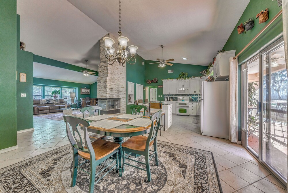 Charming Home w/ Patios, Near Ruidoso Downs Casino