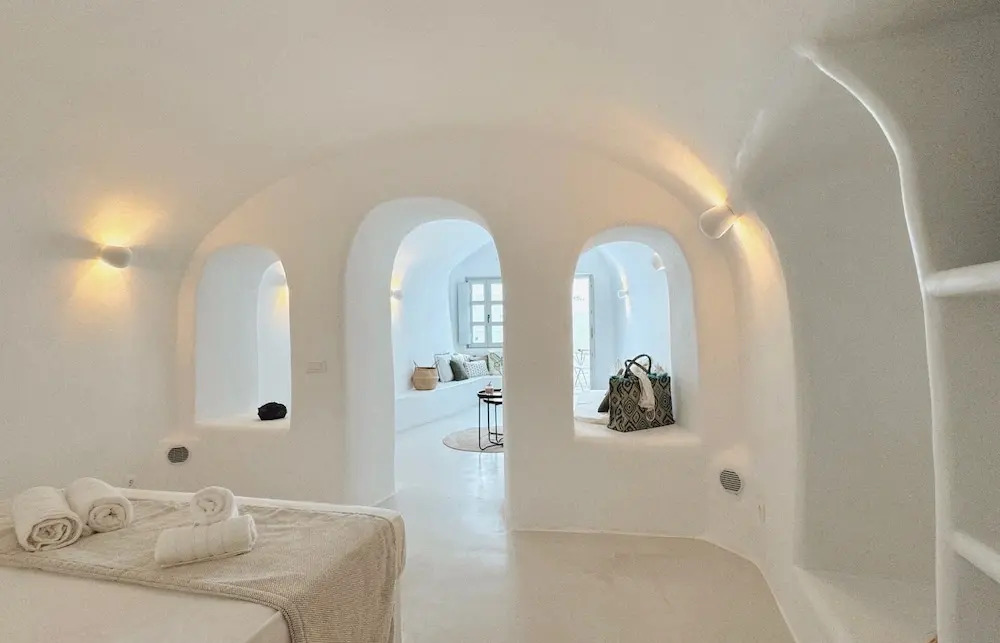 As Holiday caves