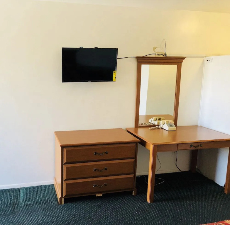 Sands Motel by Ontario Airport & Toyota Arena