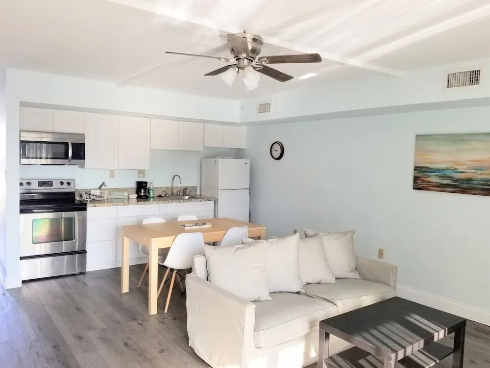 202 Mariners Cove Studio Bedroom Home