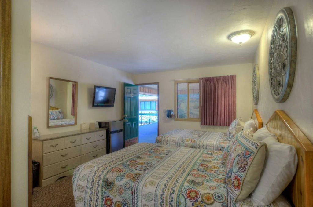 Cedar Wood Inn
