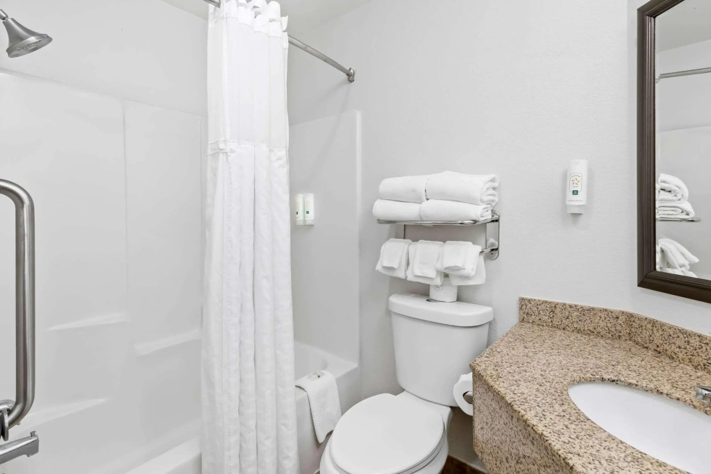 Quality Inn Fayetteville Near Historic Downtown Square