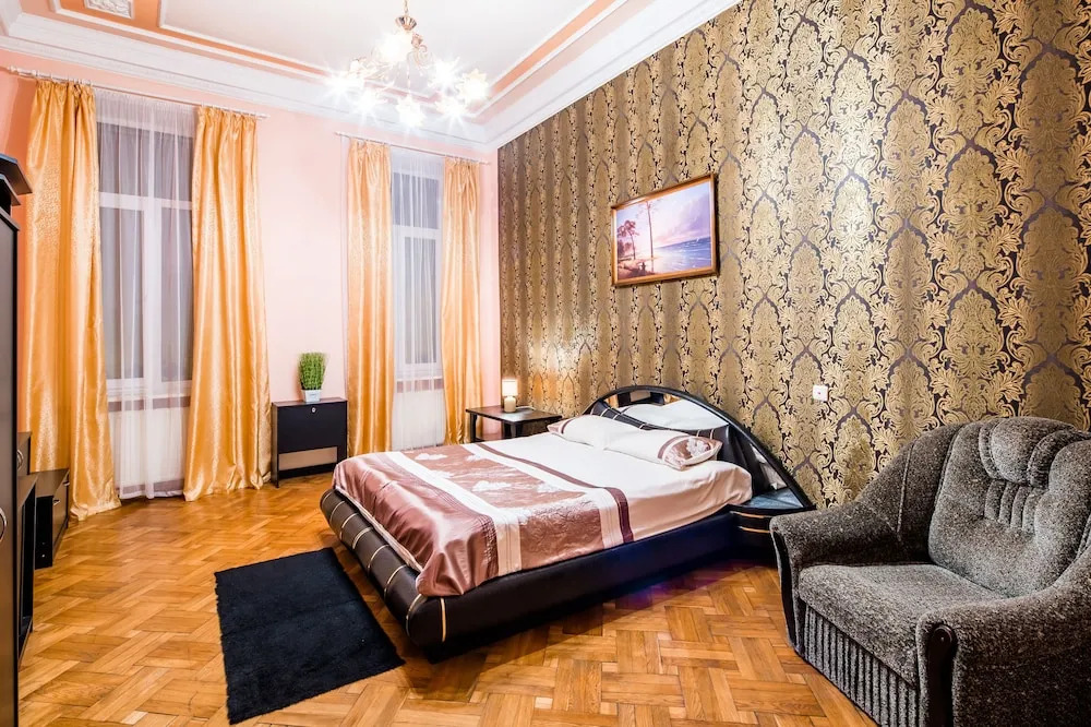 Three bedrooms & studio in the Center