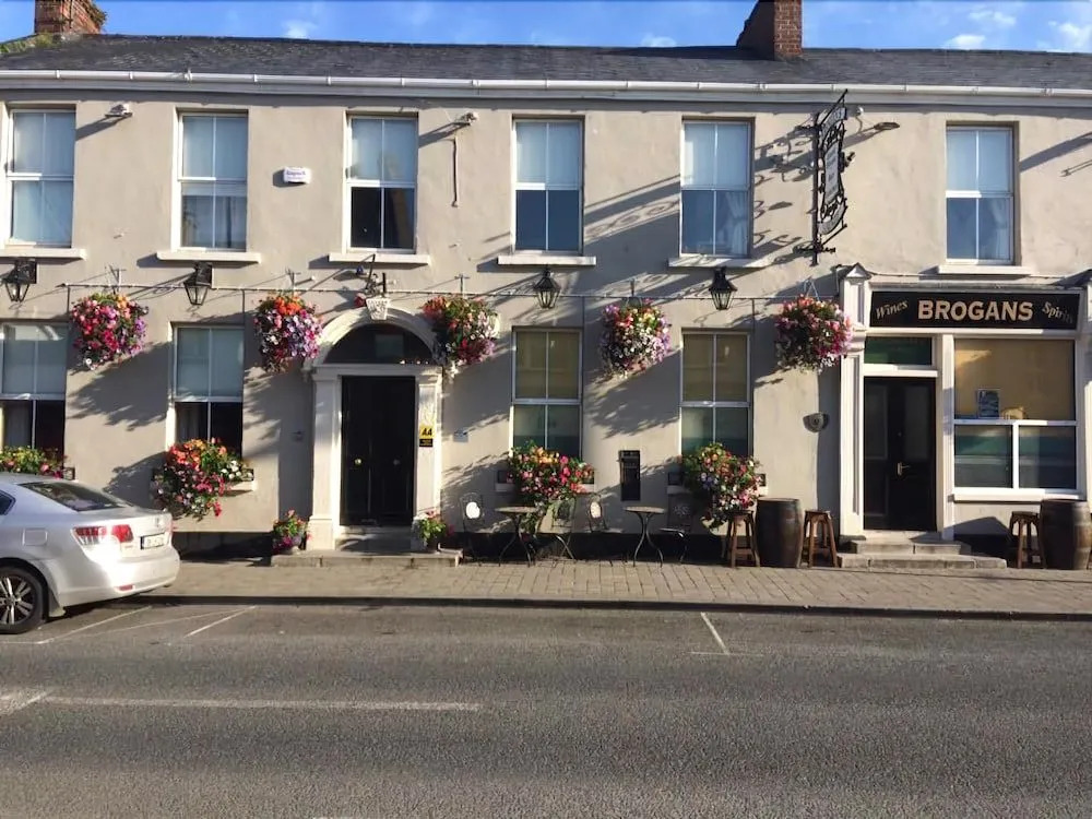 Brogans Bar & Hotel