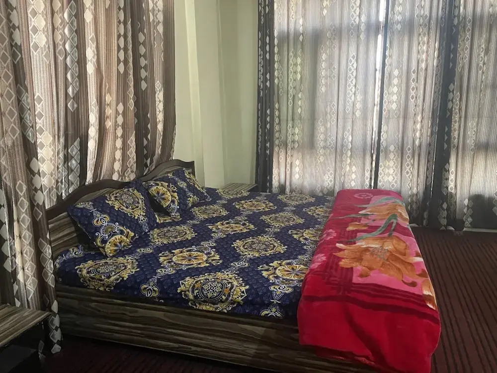 Goroomgo Burge Green Guest House