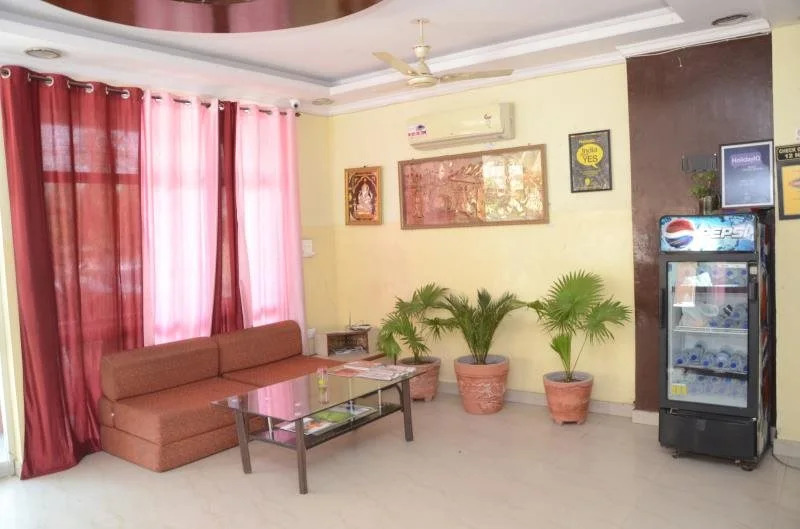 OYO 10347 Hotel Deepak