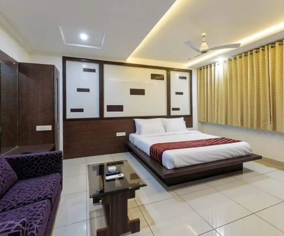 Capital O 3285 Hotel Radiant