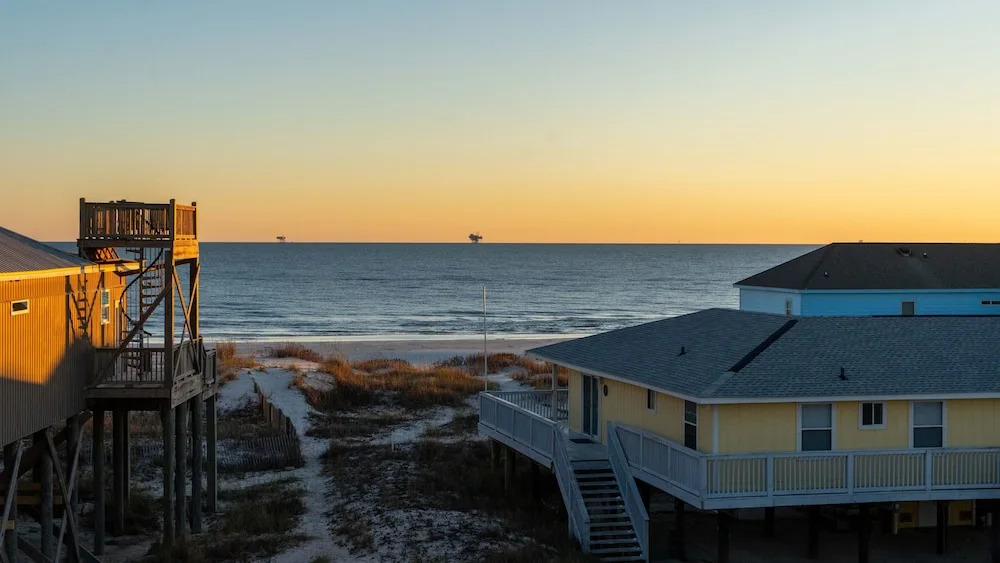 Sandbar - Spacious And Sunny - The Rooftop Crows Nest Offers Unsurpassed Island Views! 3 Bedroom Home by RedAwning