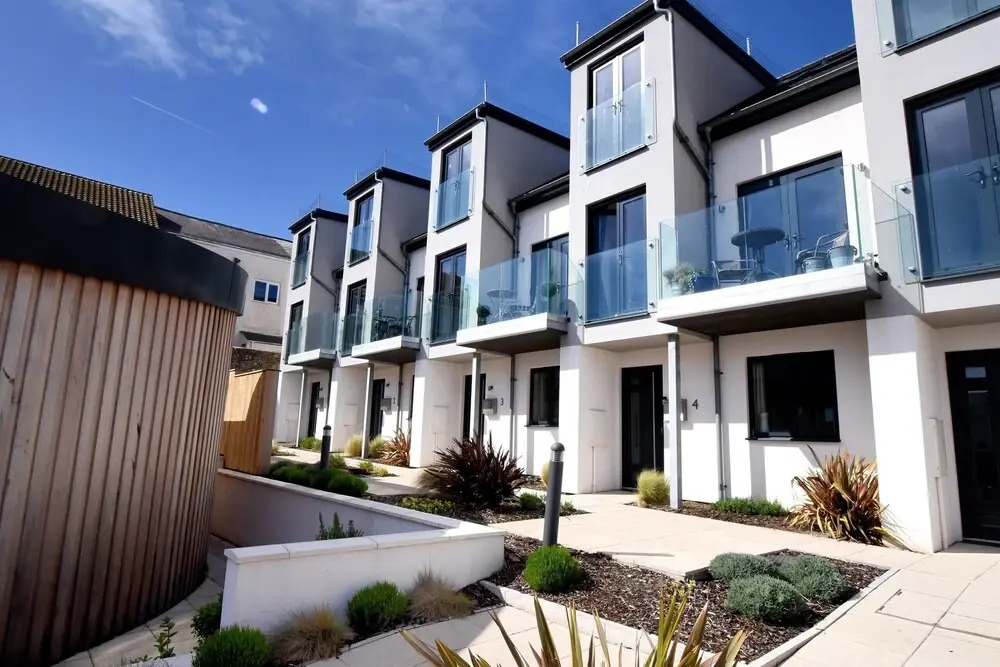 3 Grove Mews