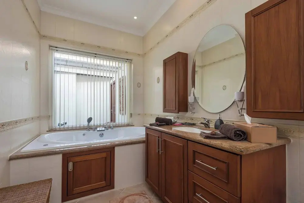 Luxury 3BR Pool Villa Pratamnak Soi5-50m to Beach