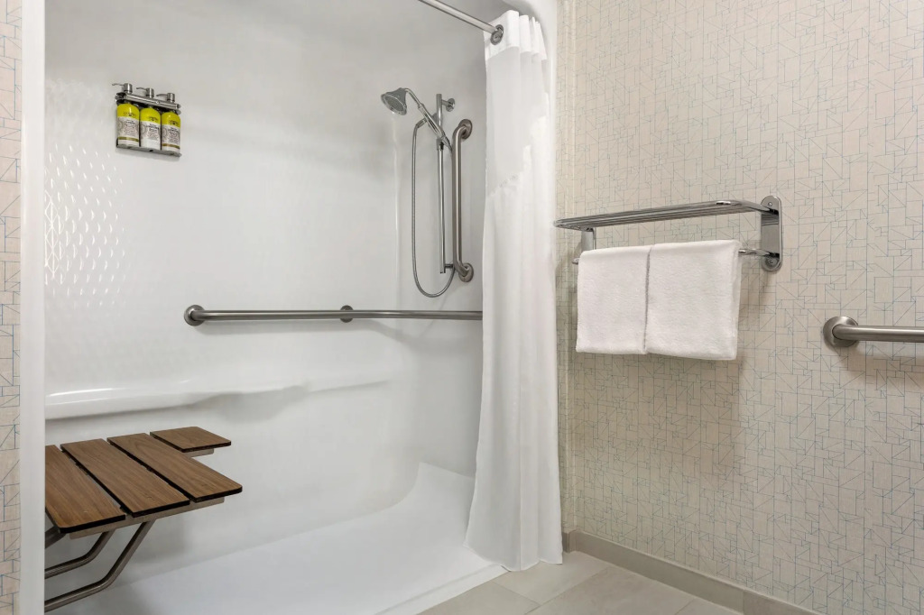 Holiday Inn Express & Suites Philadelphia - Mt Laurel by IHG