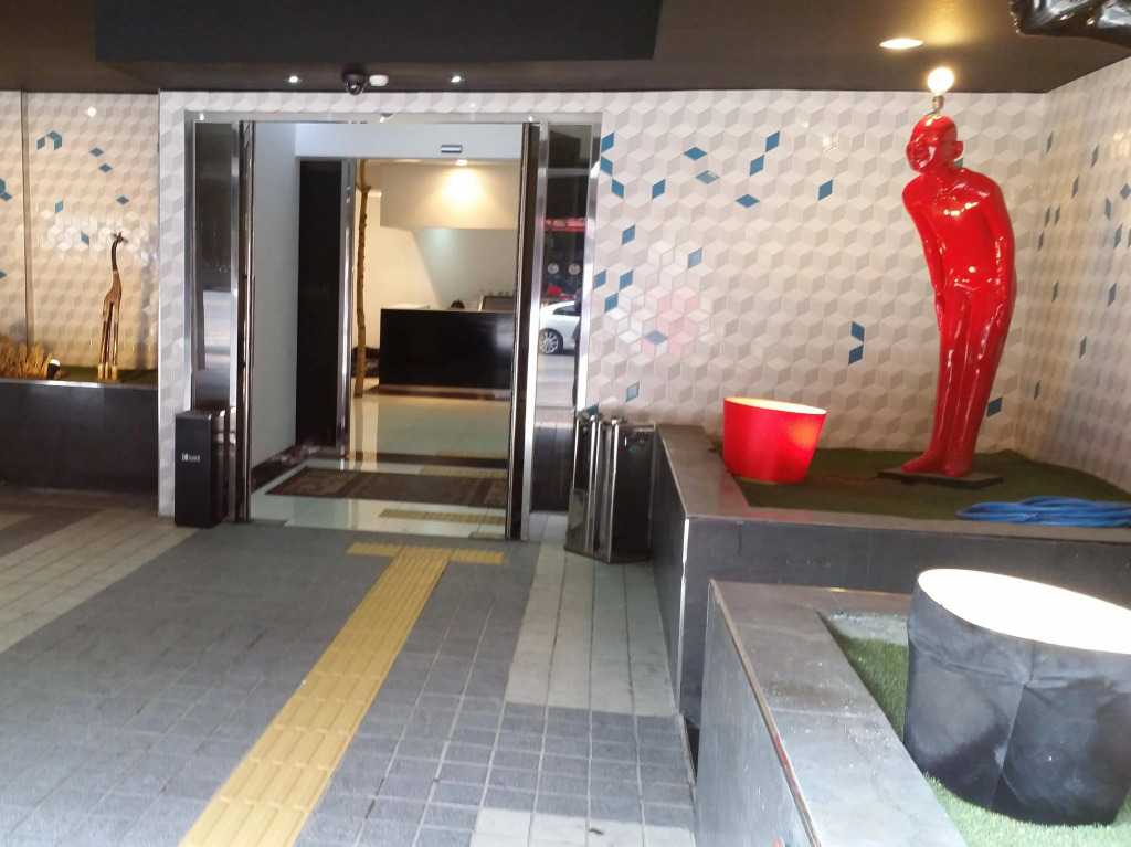 R Hotel