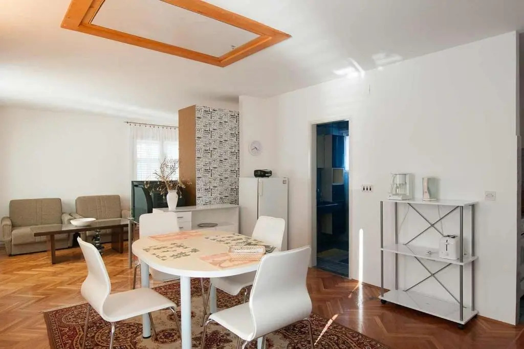 Amazing seaview apartment with a balcony near the beach - Kneza Trpimira I - AE1386
