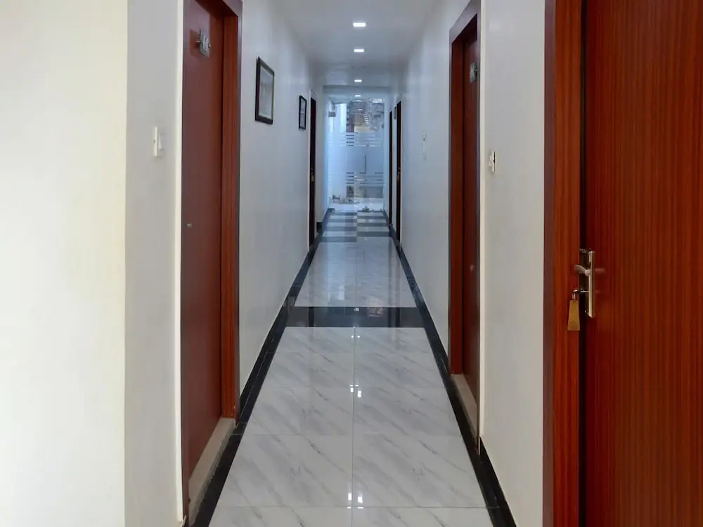 Collection O 4308 Hotel Zaarang Inn
