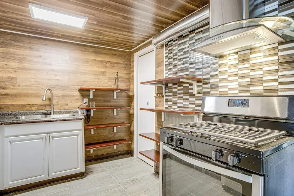 Aurora Abode: 7 Mi to Dtwn Denver!
