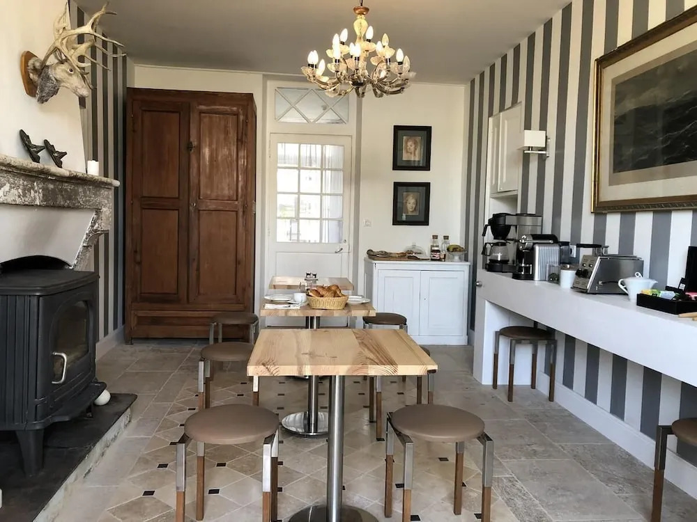 Château Bernon Gite 15 Personnes - piscine et SPA
