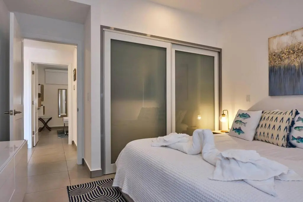 Luxury 2-Bedroom Condo with Ocean and Sunset Views