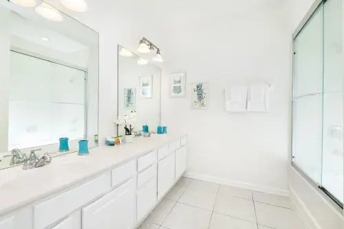 Beautiful Newly Updated Townhome Sleeps 10