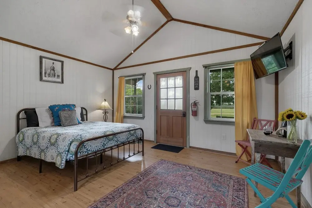 New! Stunning Ranch on 33 Acres W/hottubs&fire-pit