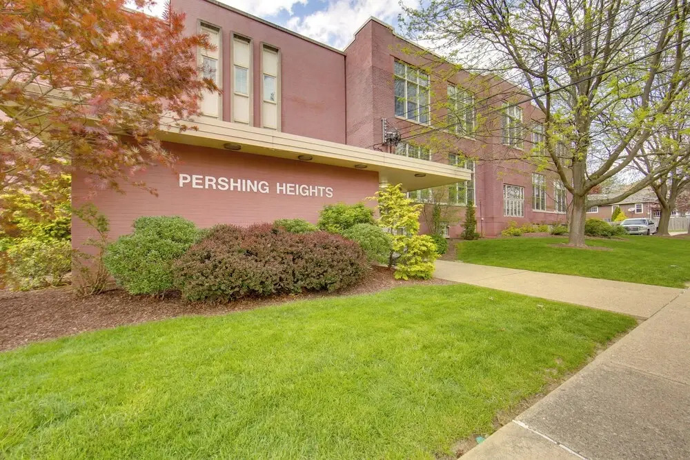 Conference Center & Pond: New Kensington Apartment