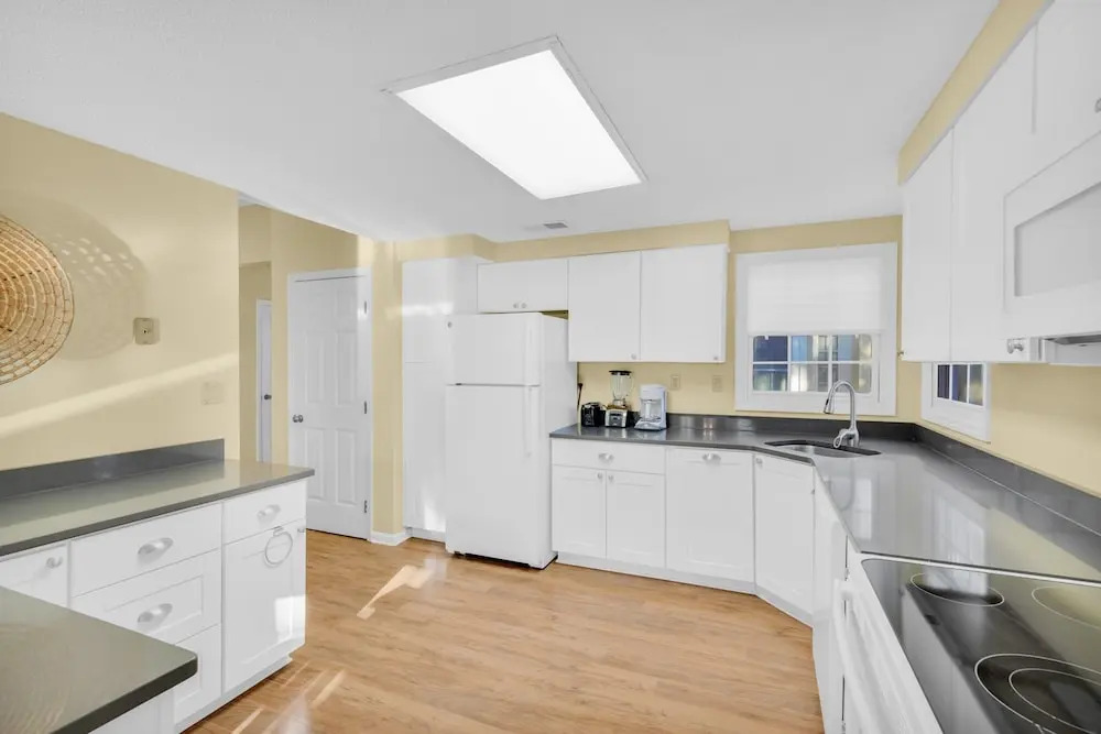 Evian Villa Retreat - Incredible Shipyard Condo