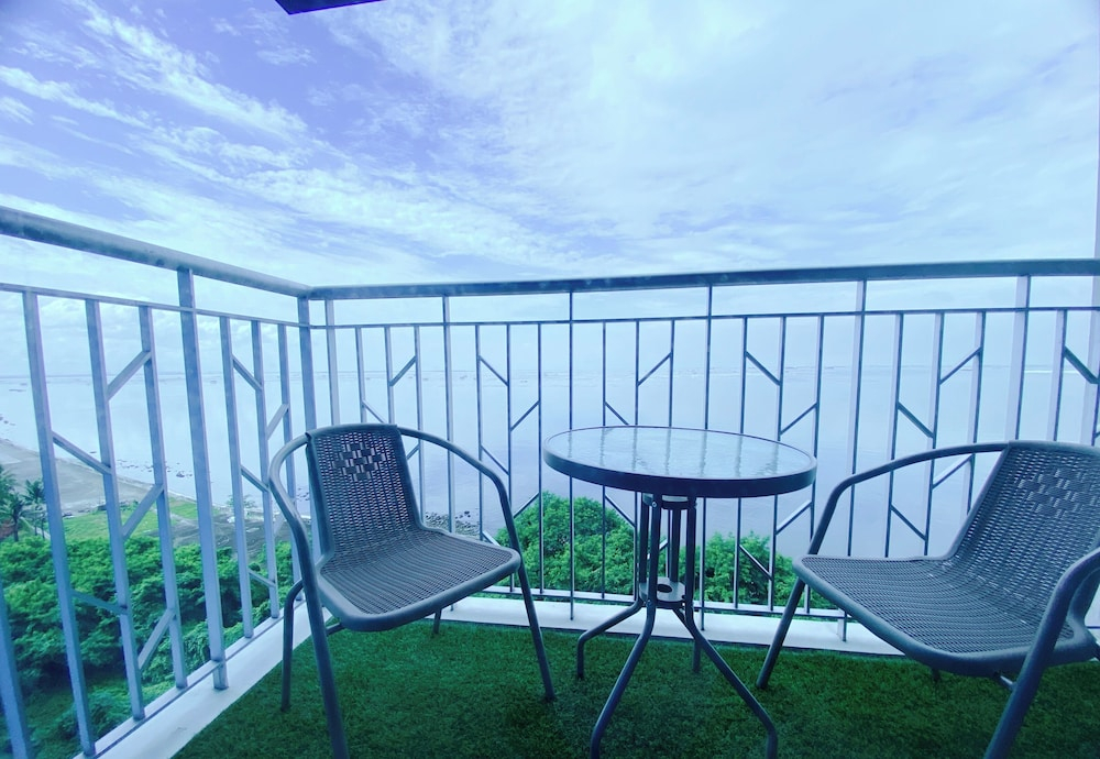 Oceanview with Balcony Airport Okada