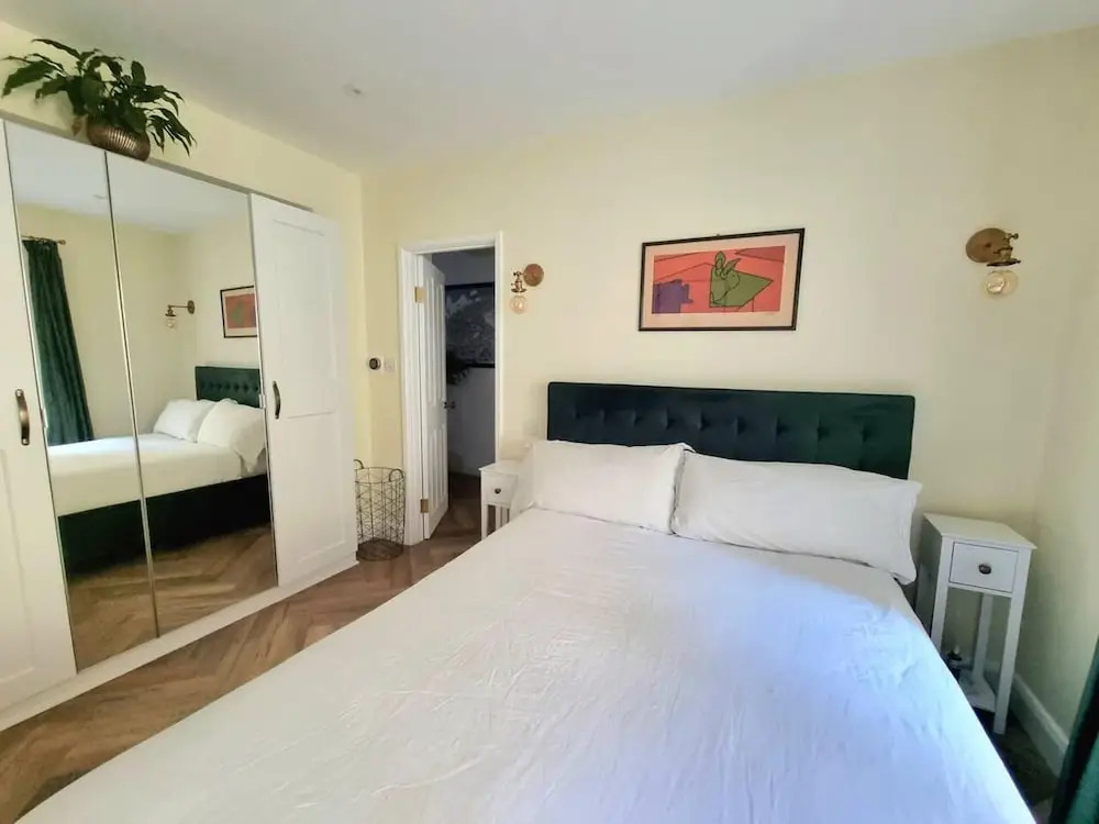Spacious & Renovated 1-bed Garden Flat in London